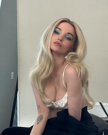 Dove Cameron’s Daring Display: A Sultry Photoshoot Showcasing Her Natural Beauty