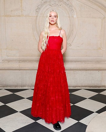 Anya Taylor-Joy’s Dazzling Red Carpet Reign: Mesmerizing Moments at Dior SS 2024 Show!