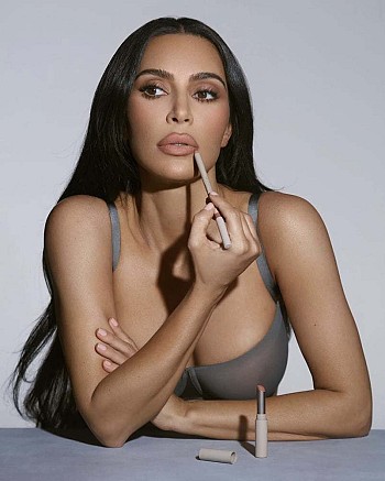 Beyond Boundaries: Kim K’s Provocative Skims Stint – Big Breasts in the Limelight!