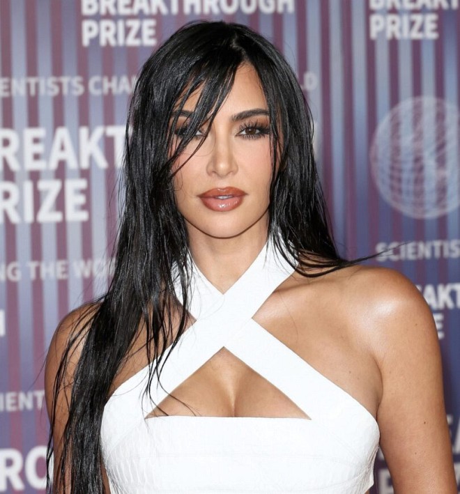 Kim Kardashian Steals the Spotlight in Sexy Body-Hugging White Dress with Eye-Popping Cleavage and Booty!