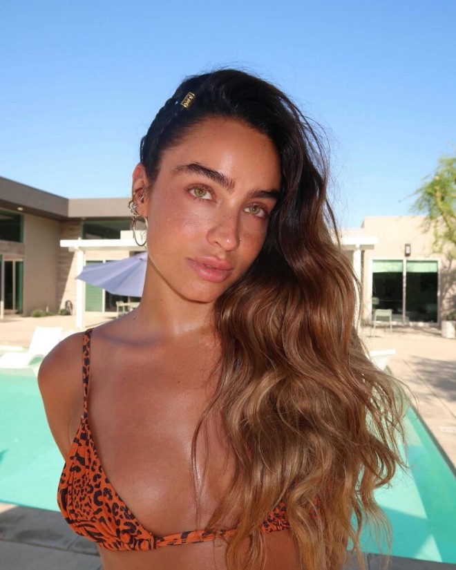 Sommer Ray Rocks Tiny Thong Bikini in Sizzling Poolside Pose!