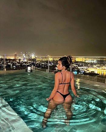 Sommer Ray Stuns in Thong Bikini, Flaunting Perfect Big Ass by the Pool