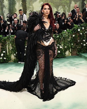 Dua Lipa’s Jaw-Dropping Met Gala Appearance: Cleavage and Bare Ass on Full Display!