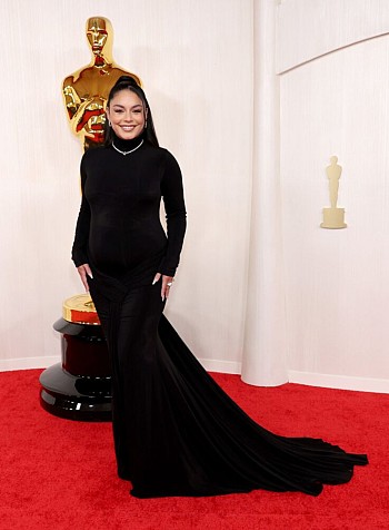 Red Carpet Revelations: Sexiest Stars from the 96th Academy Awards in LA