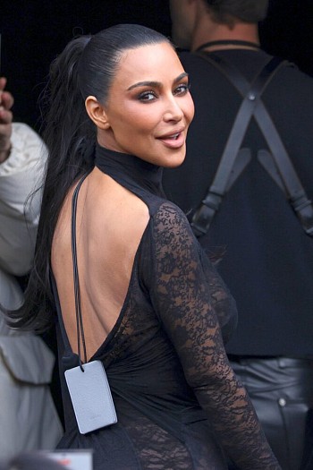 Sizzling Kim Kardashian: Big Booty and Curvy Body Steal the Spotlight at Balenciaga’s Paris Show