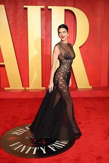 Kendall Jenner’s Jaw-Dropping Look at 2024 Vanity Fair Oscar Party: Sheer Elegance Unveiled