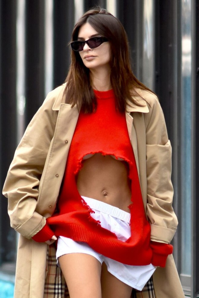 Sizzling Emily Ratajkowski Turns Heads in NYC: All Eyes on Her Braless Underboob Look!
